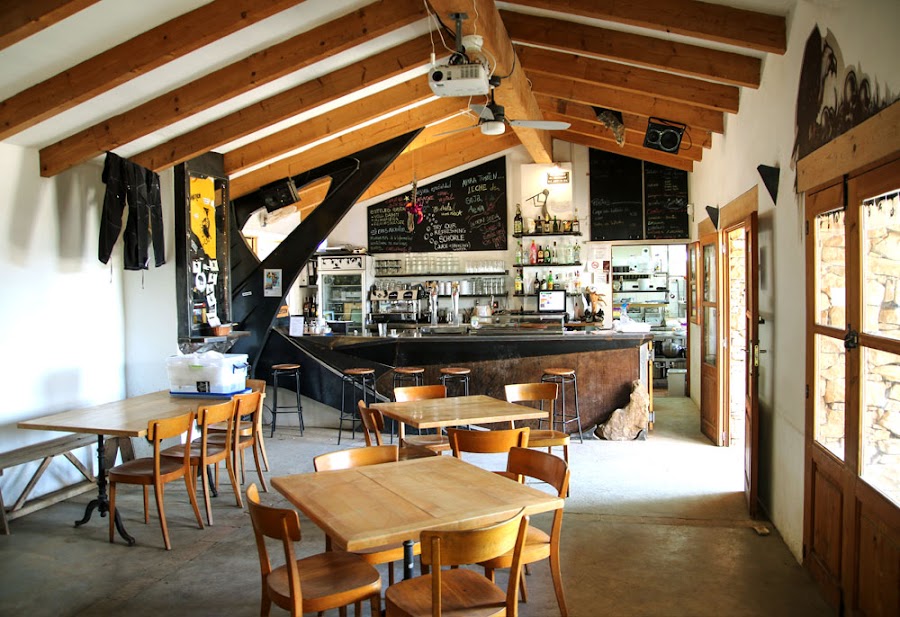 Kalandraka - Restaurante y Alojamiento